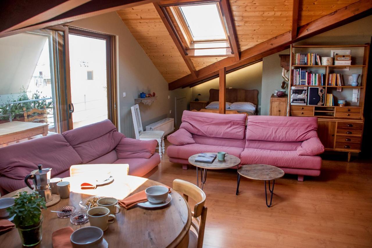 Country Style Attic In The Heart Of Preveza Apartment Bagian luar foto